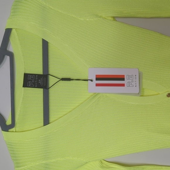 ✨Brand new Alignment Long Sleeve Knit in Safety Yellow✨ - Picture 4 of 5